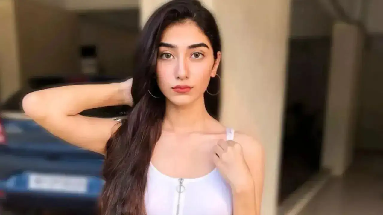 Nazila sitaishi Biography