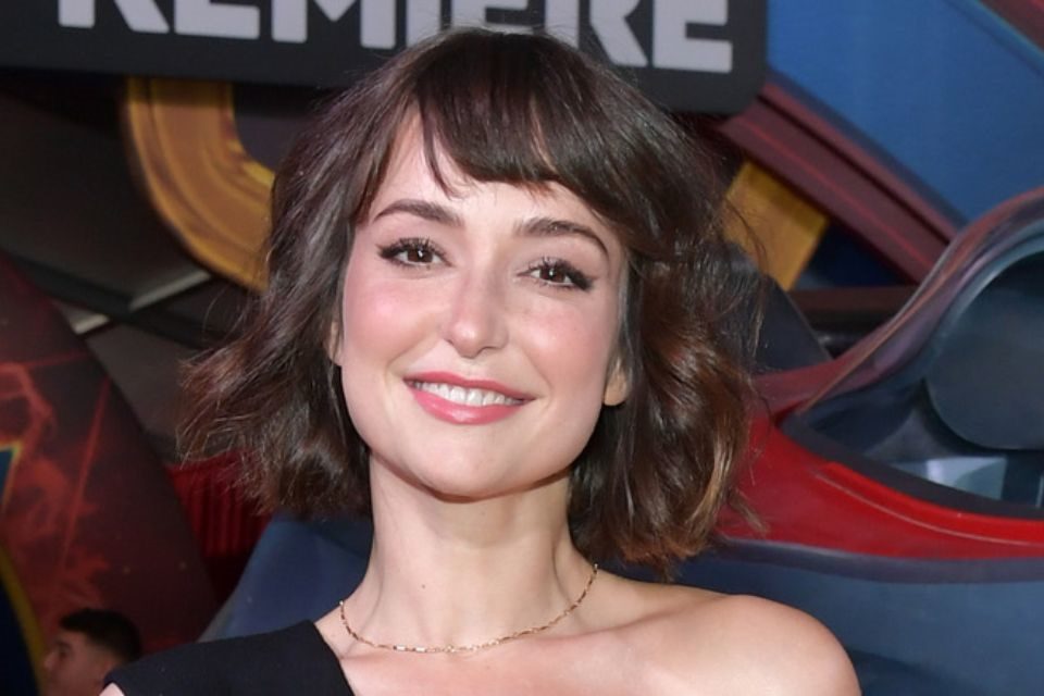 Milana Vayntrub Biography