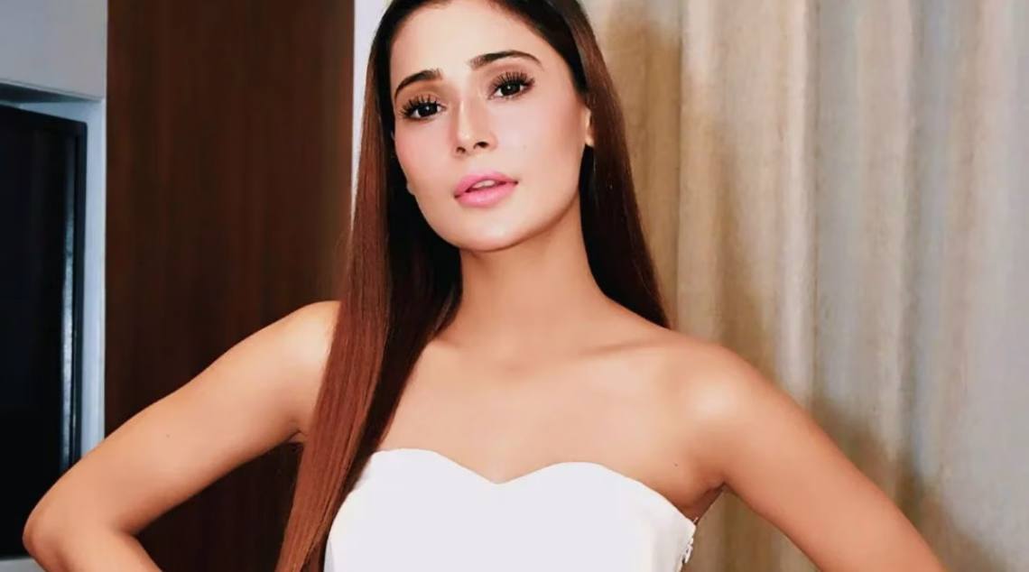 Sara Khan Biography