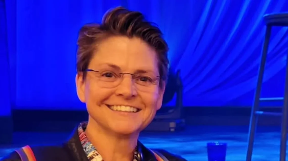 Wenne Alton Davis Biography